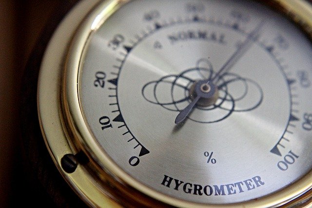 Old Hygrometer Gold Steampunk - rschaller98 / Pixabay